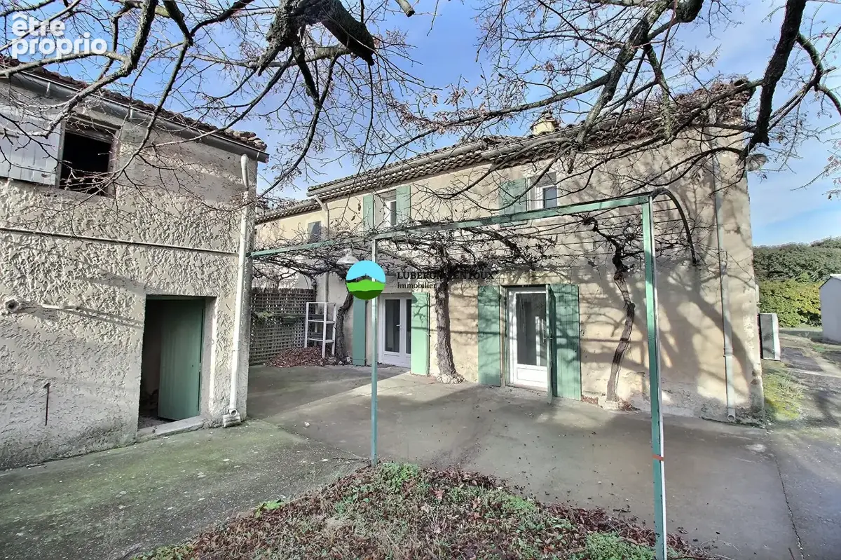 Mas composé de 2 habitations et un terrain constructible sur environ 2600m² - photo 9