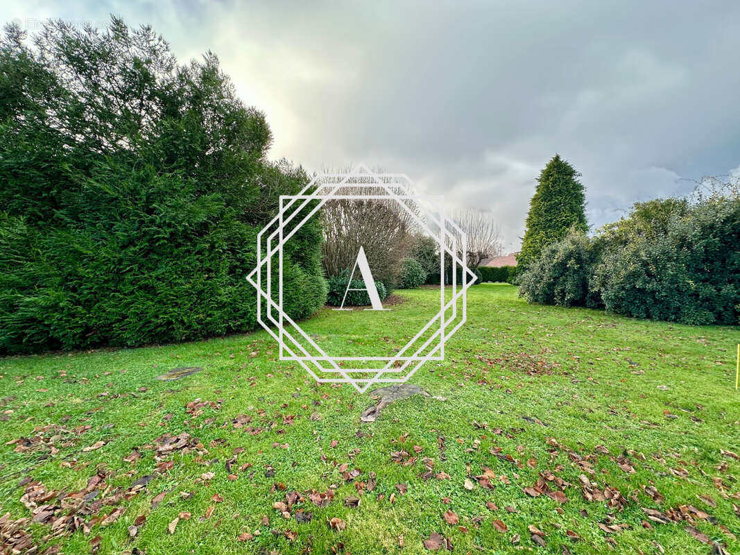 Terrain à SAINT-CREPIN-IBOUVILLERS