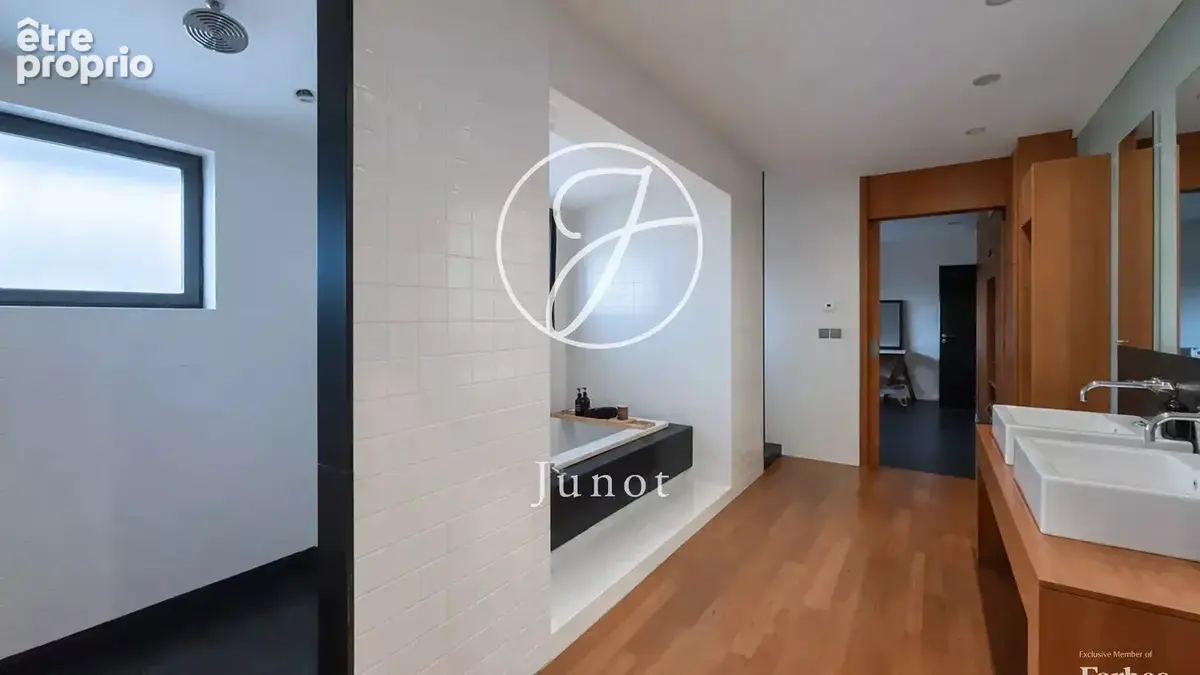Lille - VIEUX LILLE - Loft à vendre – 7 pièces – 319,42m² loi Carrez - 4 chambres - Terrasse - Stationnement - Ascenseur. - photo 11