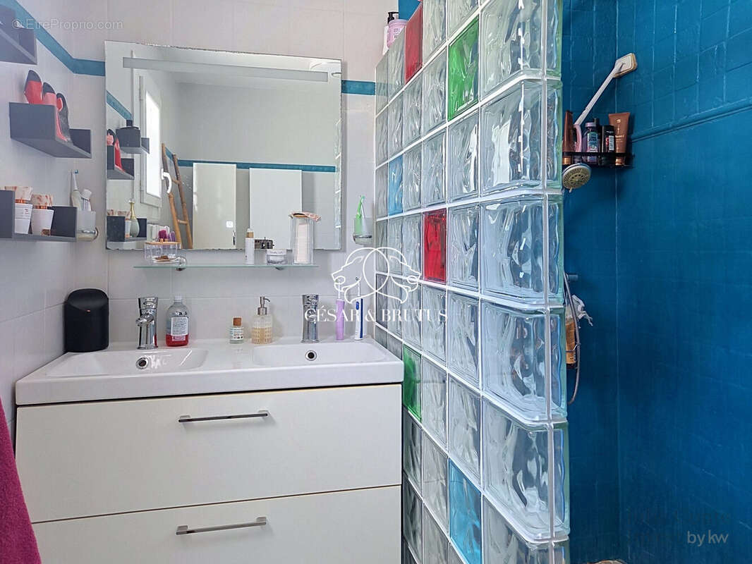 Maison 184 m² à Saint-Clair-Du-Rhone  - photo 8