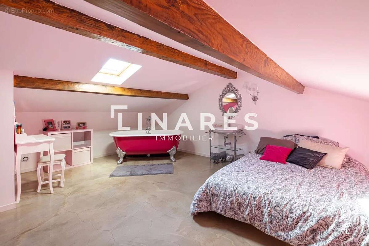 VICTOIRE - Appartement  T5 de 145m² + Balcon + Stationnement - 13013 Saint Mitre - photo 9