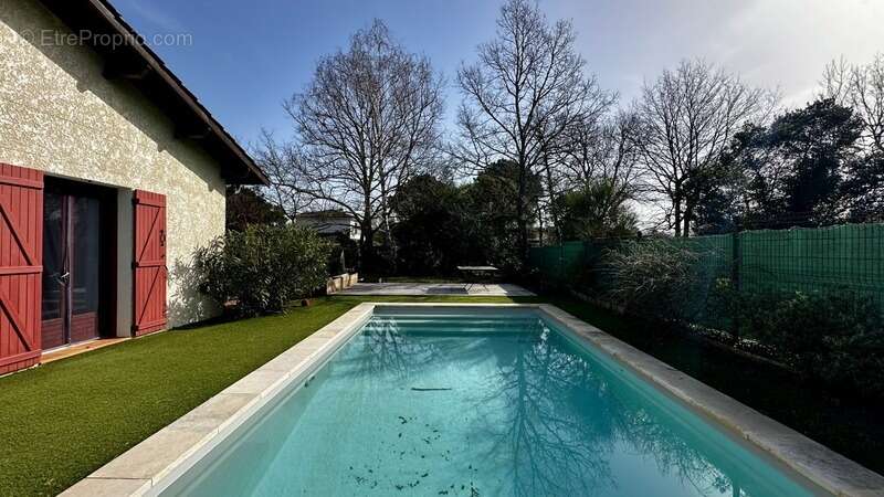 Maison à MARTIGNAS-SUR-JALLE