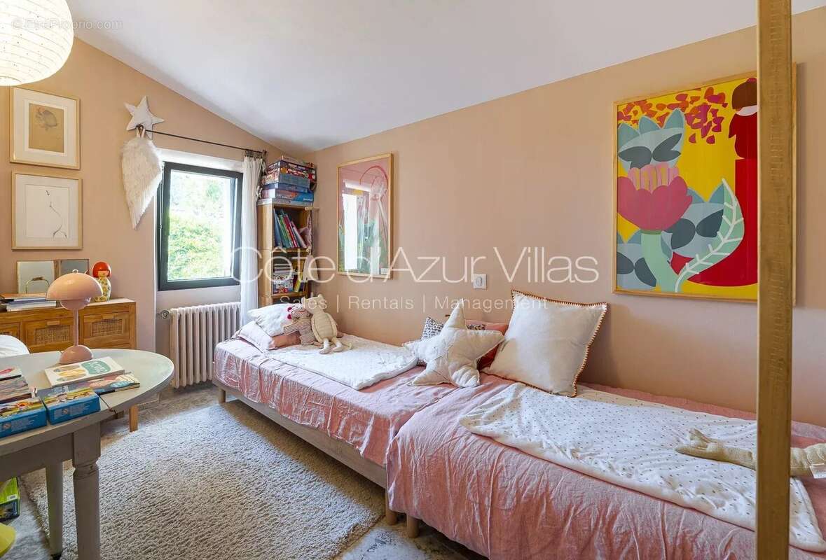 Maison à CHATEAUNEUF-GRASSE