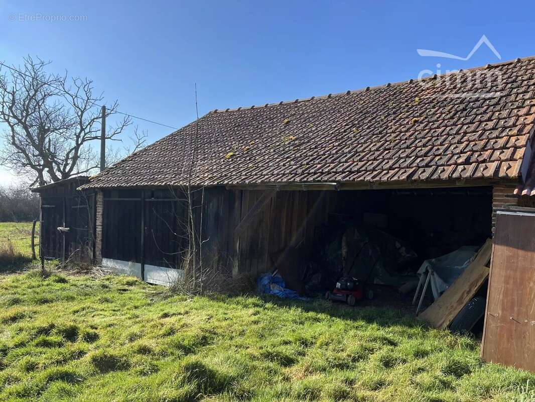 Maison à THIEL-SUR-ACOLIN