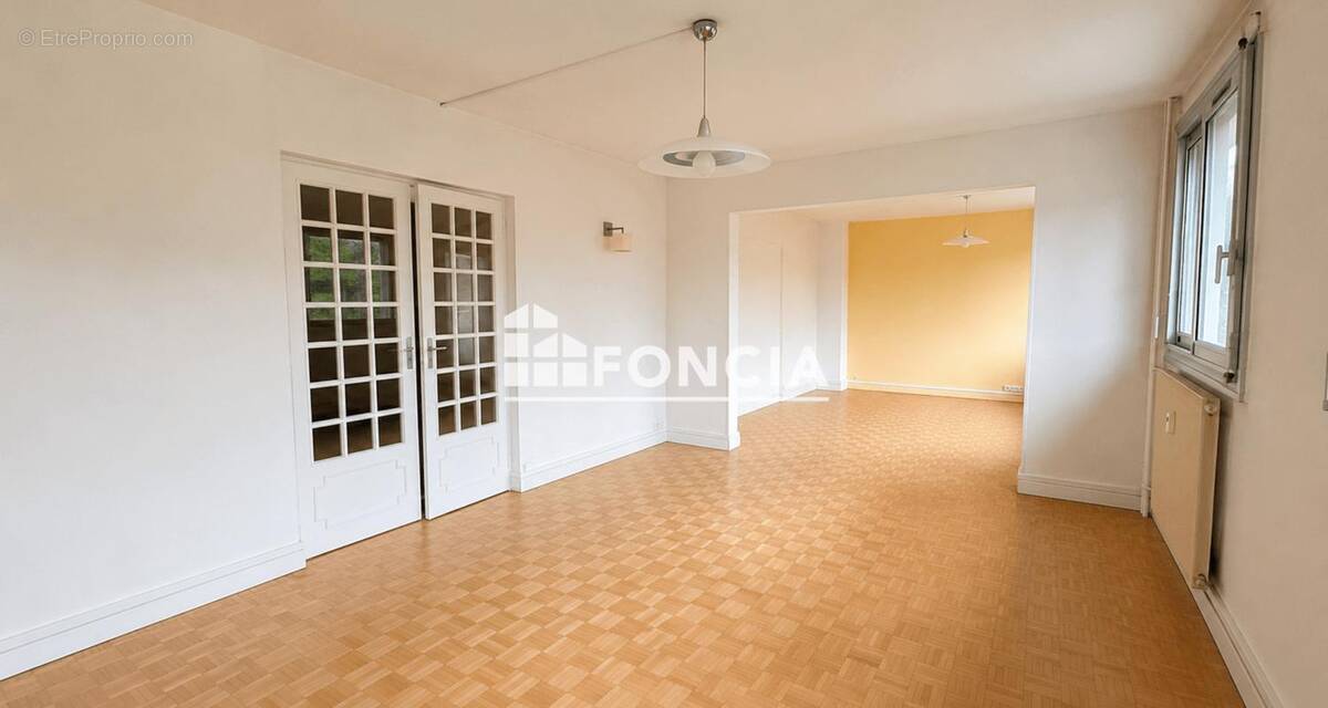 Appartement à MONT-SAINT-AIGNAN