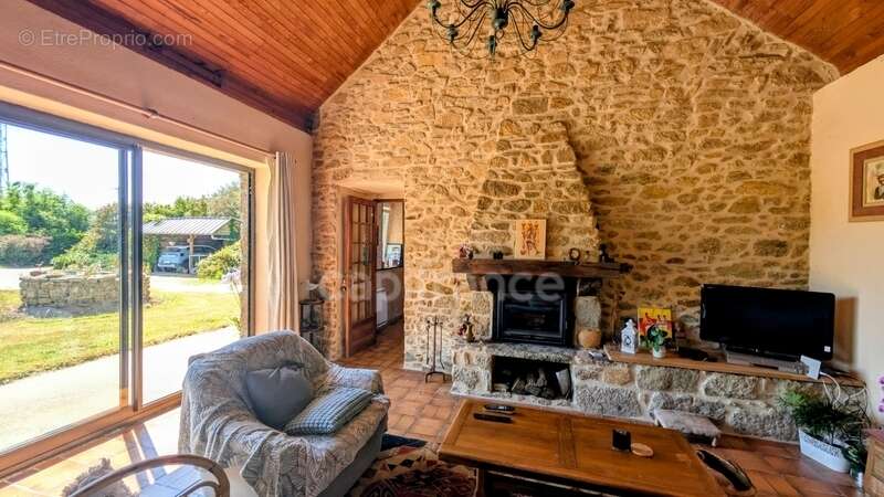Lanarvilly - Maison 140 m² - 6 Chambres - Terrain 3000 m² - photo 3