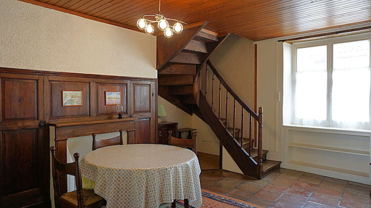 Maison à CASTELNAU-MONTRATIER