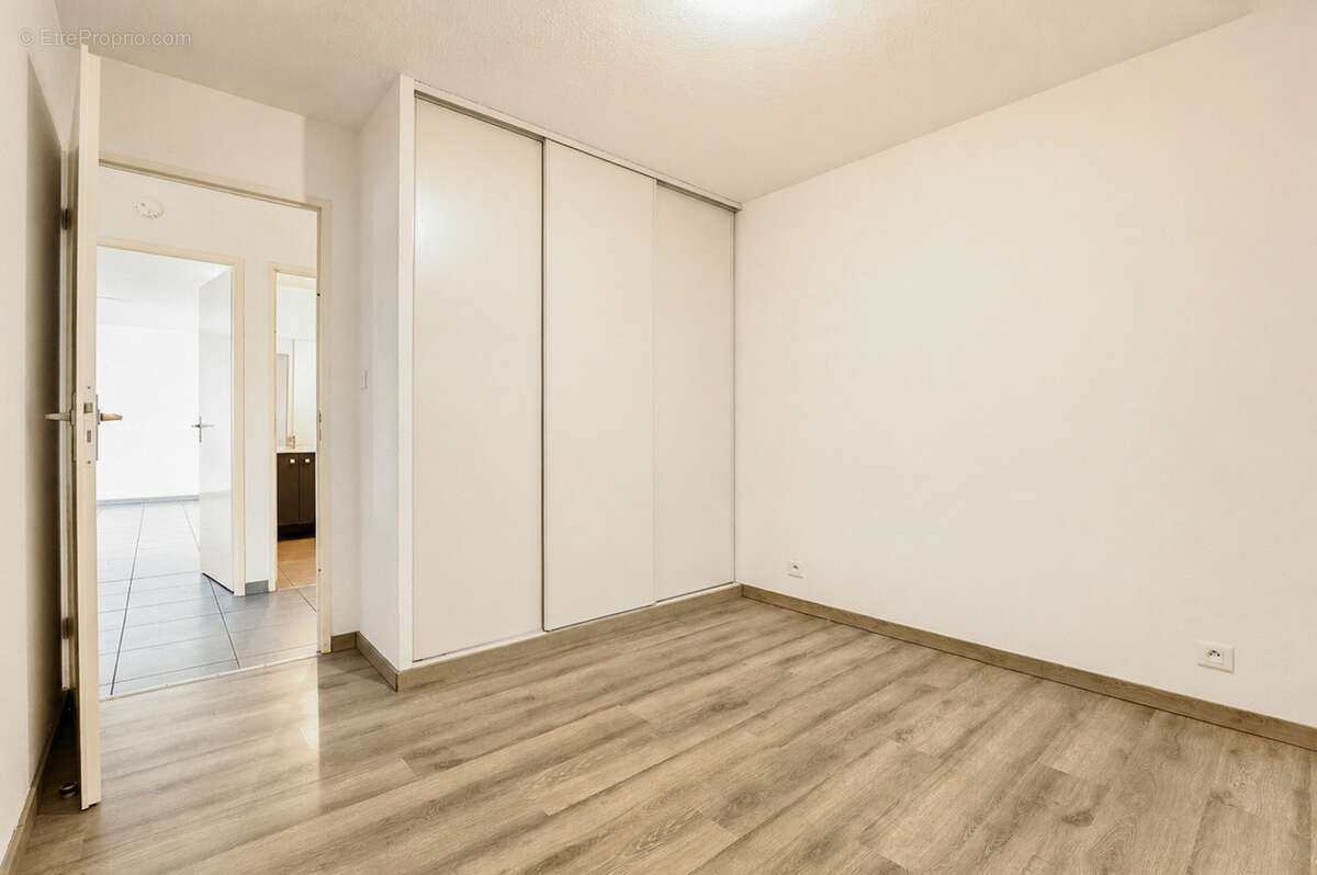 En exclusivité !  Appartement T3 de 65 m2 en rez-de-jardin, situé dans le quartier de Lalande. - photo 9