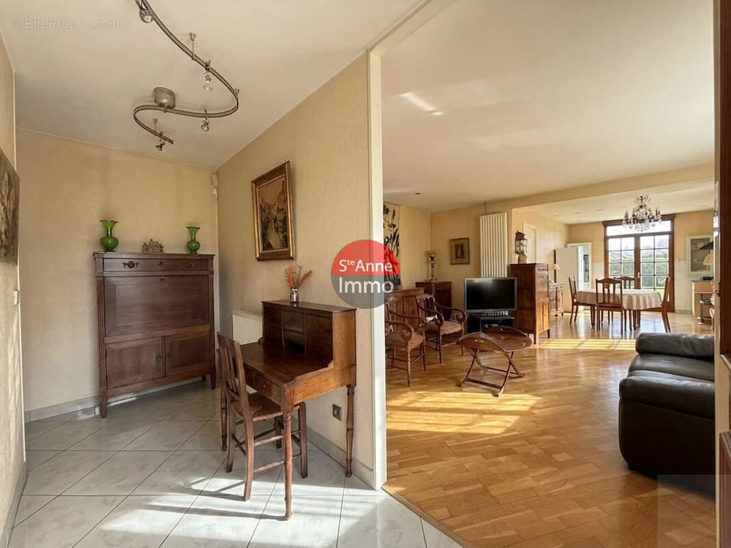 Amiens - quartier plein sud - 104m2 - t3 - cave - garage - jardin - cour - places de parking - photo 2