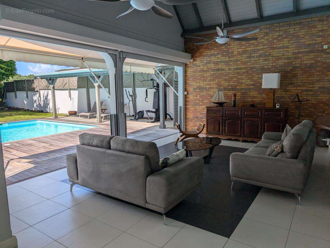 Maison à PETIT-BOURG