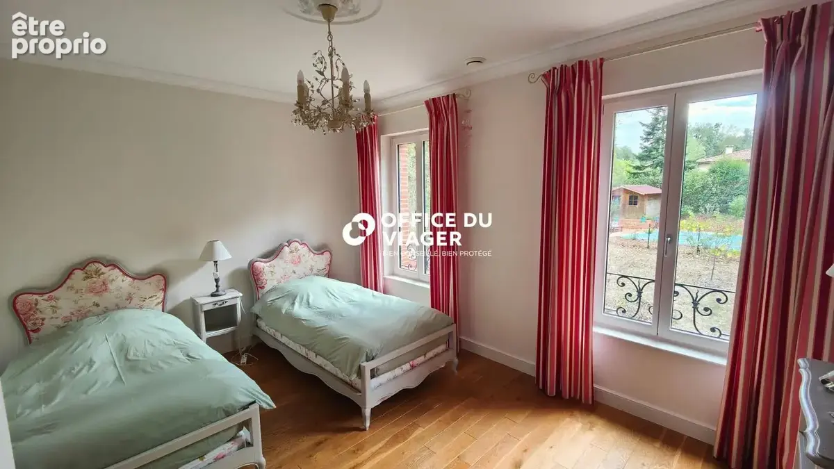 Maison - 9 pièces - 240 m² - photo 12
