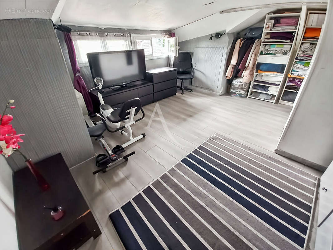 Maison à SAINT-ETIENNE-DU-ROUVRAY