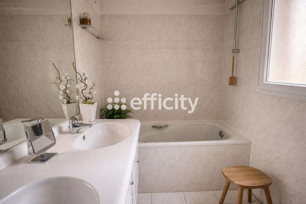 Appartement à PARIS-10E