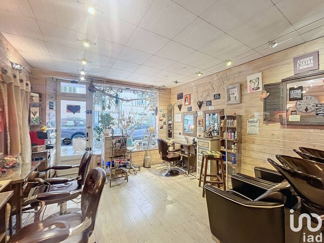 Photo 1 - Commerce à LAMBESC