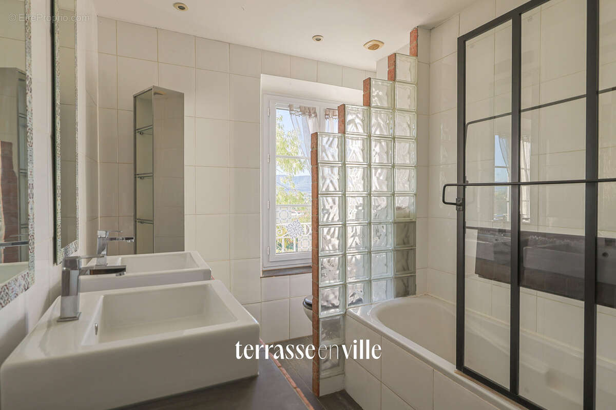 Appartement à LA CRAU