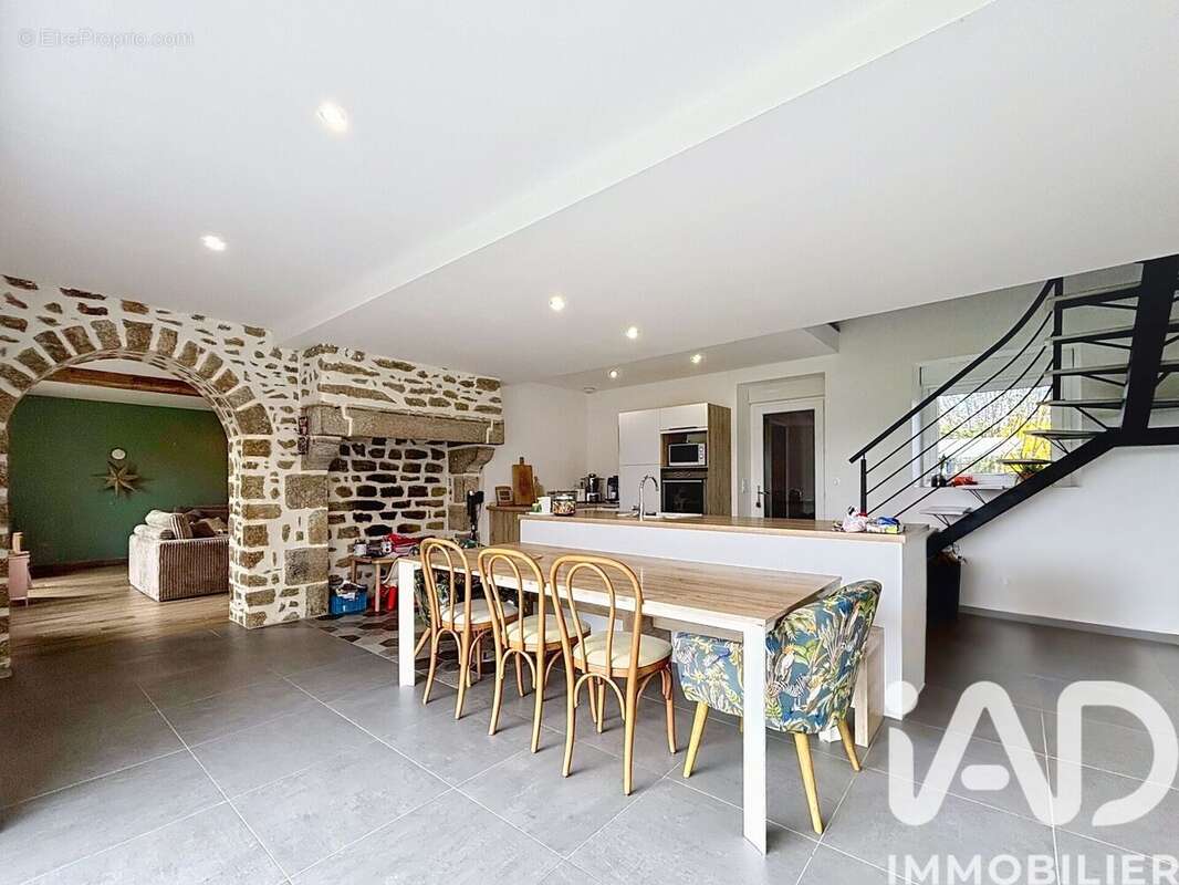 Maison 164 m² à Sainte-Gemmes-Le-Robert  - photo 6