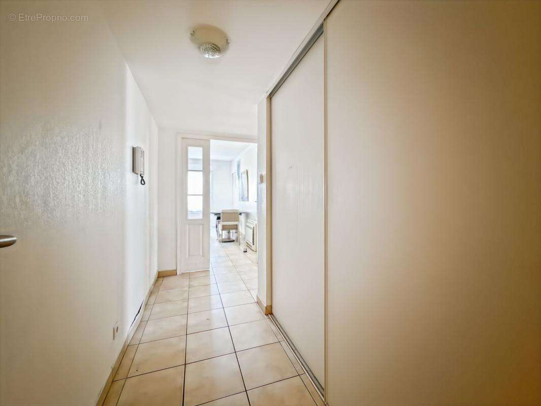T4 86m² terrasse sud dernier etage garage - photo 7