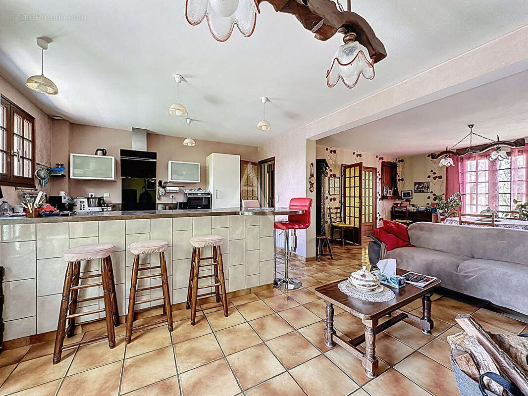 Maison à LONGUE-JUMELLES