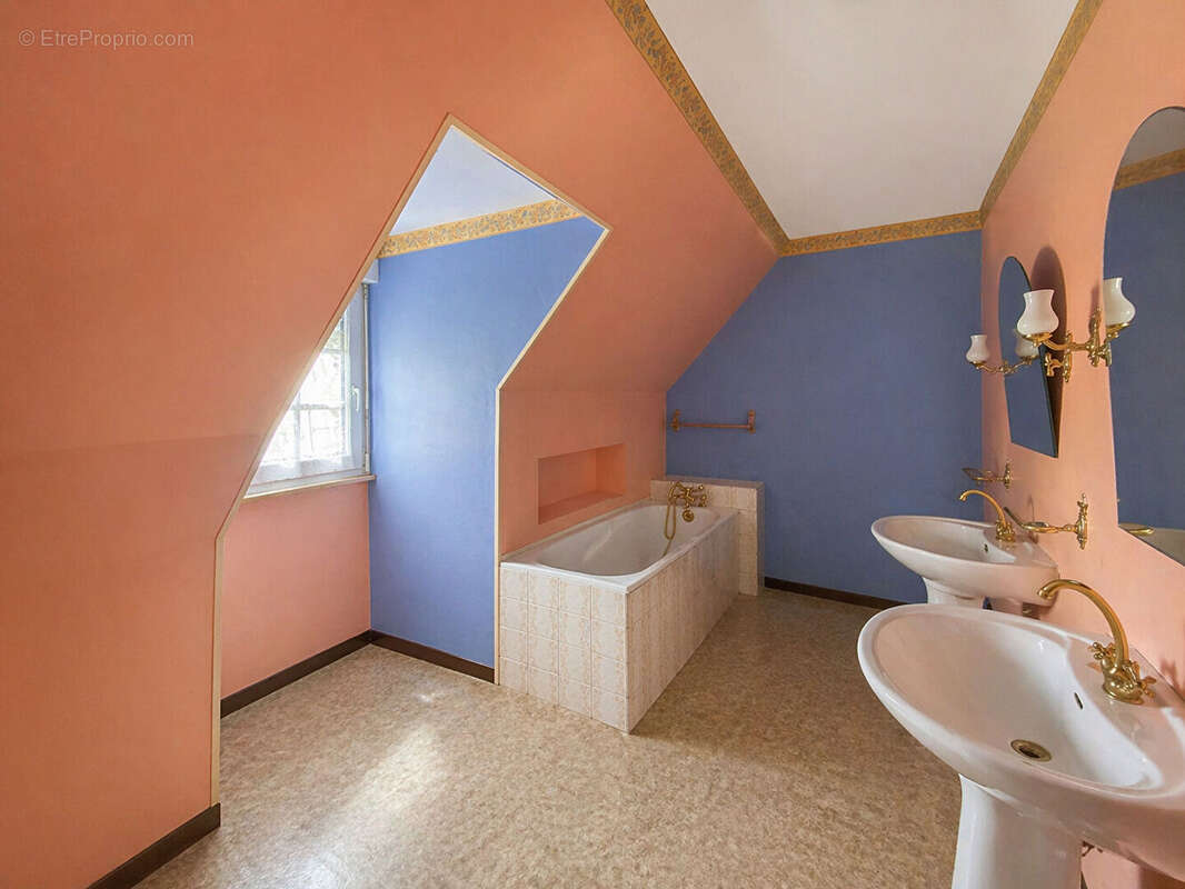 Maison à MINIAC-MORVAN