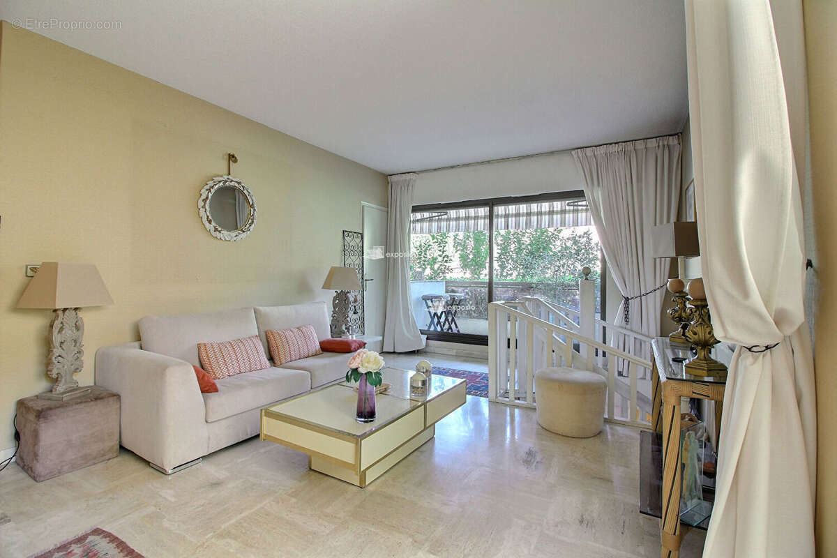 Appartement à LE CANNET