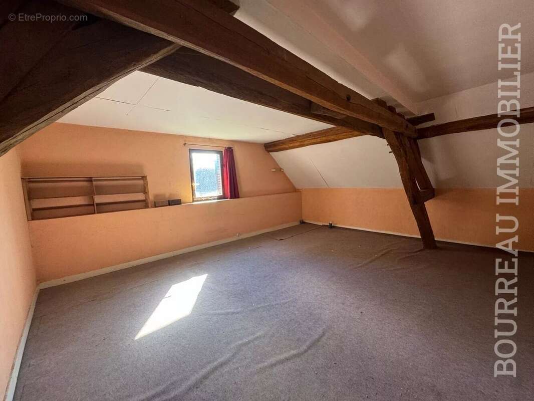 Maison à LA CELLE-SAINT-CYR