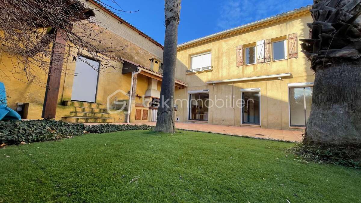 Belle narbonnaise lumineuse et genereuse , 4 chambres, garage et jardin - photo 4