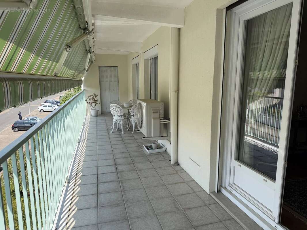 Auxerre - Bel appartement 5 pièces avec balcon et double garage - photo 8