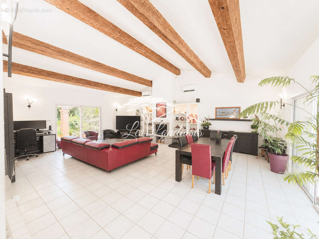 Villa provençale de caractère T5 avec Piscine -env. 160 m2 habitables   terrain arboré de 1 500 m2 - photo 2