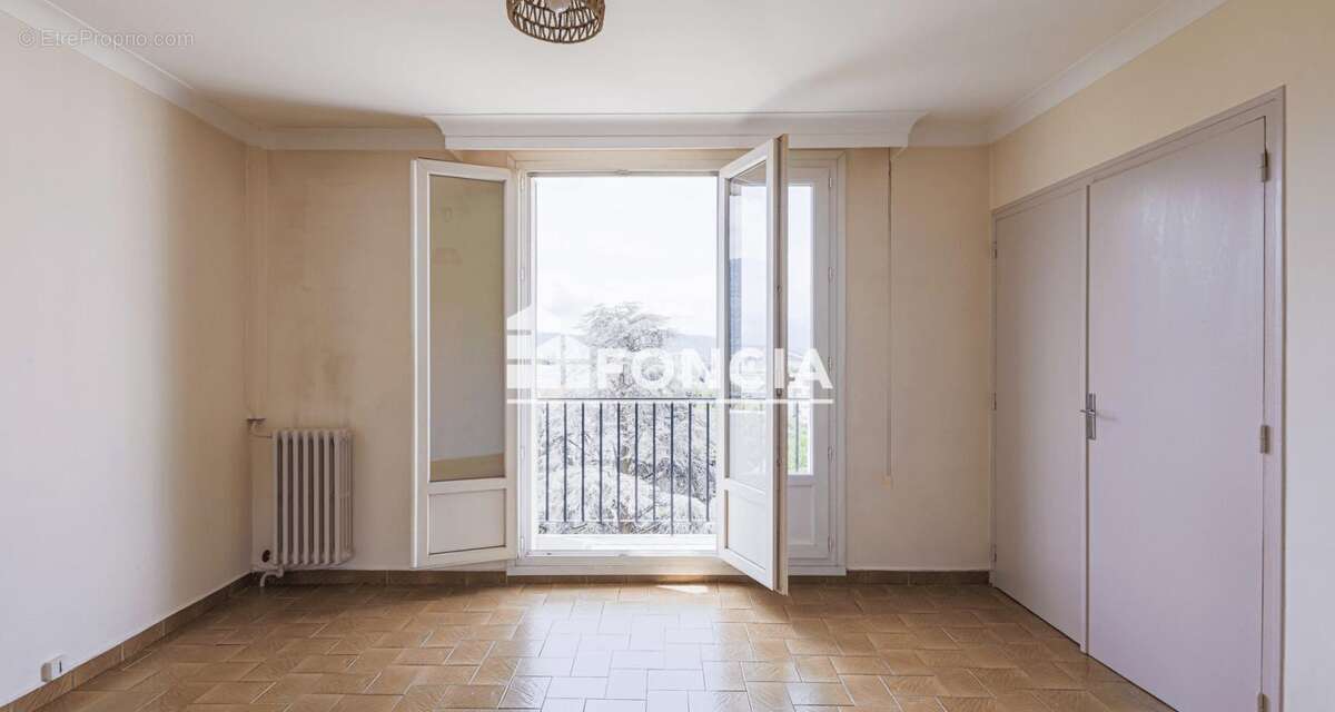 Appartement à SAINT-MARTIN-D'HERES