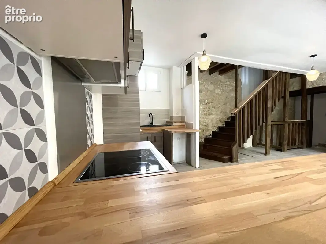Maison en pierre rénovée de 3 chambres, sur cave, stationnement - photo 2