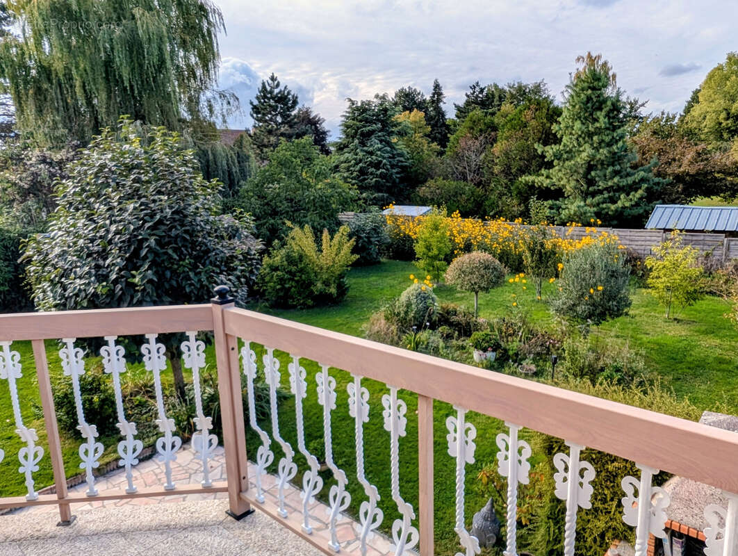 Maison à LA QUEUE-LES-YVELINES