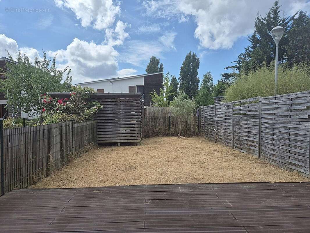 Maison à SAINTE-GENEVIEVE-DES-BOIS