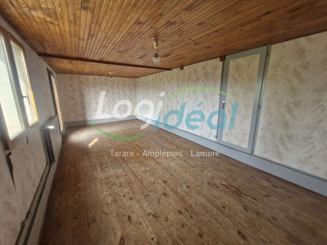 Maison à restaurer entièrement avec vue panoramique, le tout sur  presque 3000m2 de terrain - photo 8