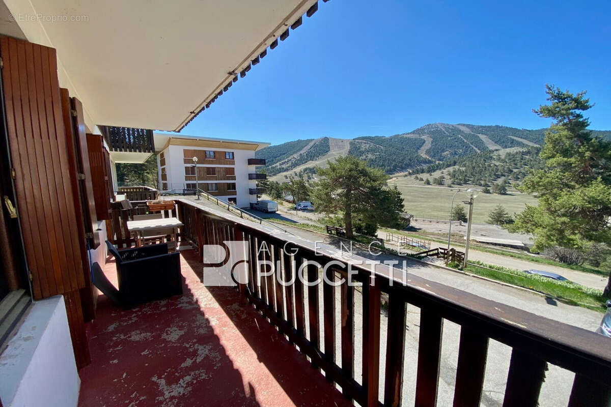 Appartement à GREOLIERES