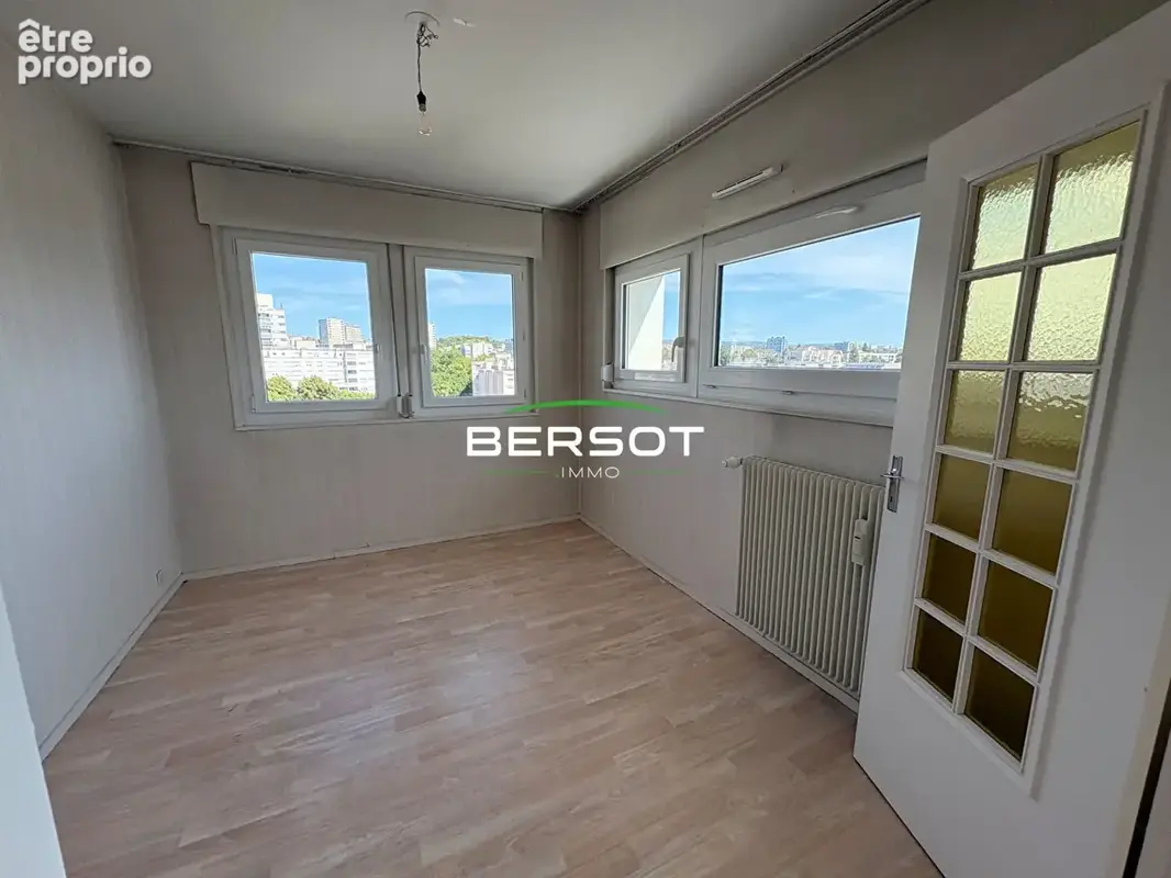 Appartement T3 avec balcon et place de parking privative - secteur Viotte - photo 4