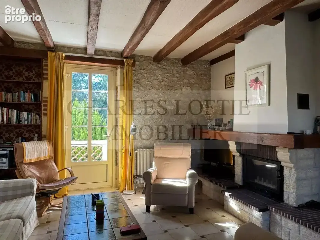 Maison familiale avec garage, piscine et accès à la rivière sur près de 7000 m² de terrain, proche de Prayssac. - photo 12