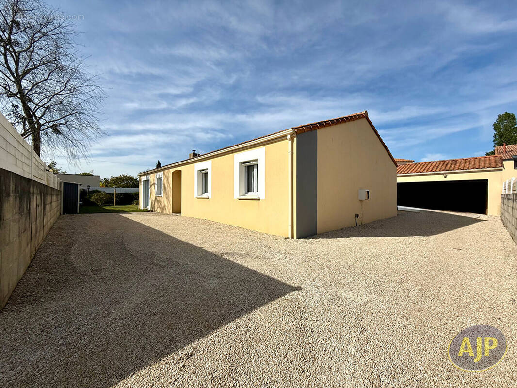 Maison à SAINT-LEGER-LES-VIGNES