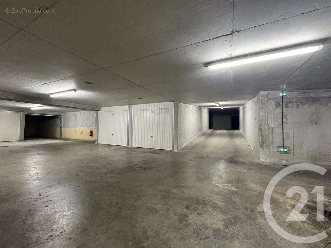 Parking à LYON-9E