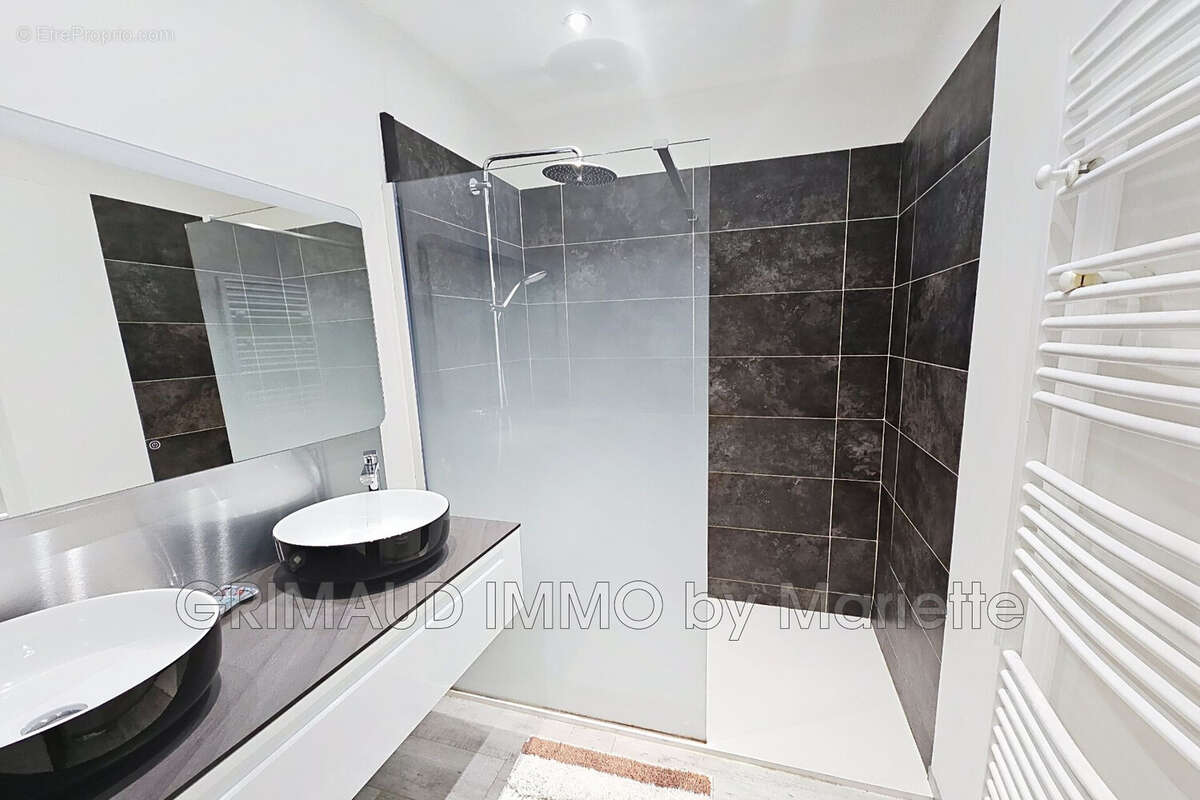 Appartement à GRIMAUD