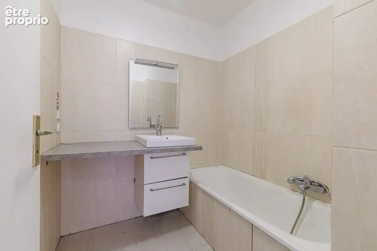 Appartement 2 pièces 47 m² à vendre à Saint-Laurent-Du-Var (06700) - photo 8