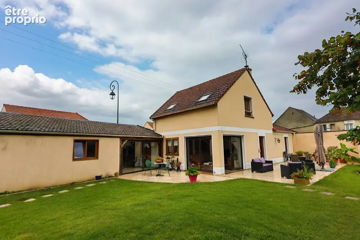 Photo Maison à Saint-Pierre-Du-Perray au prix de 399 000€