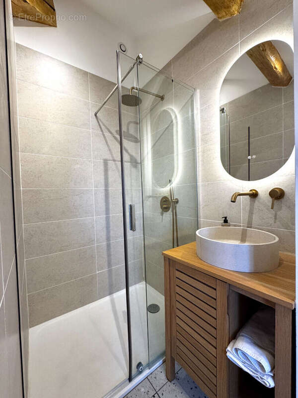 Appartement de prestige 144 m² , Immeuble historique , Centre-ville de Nîmes - photo 17