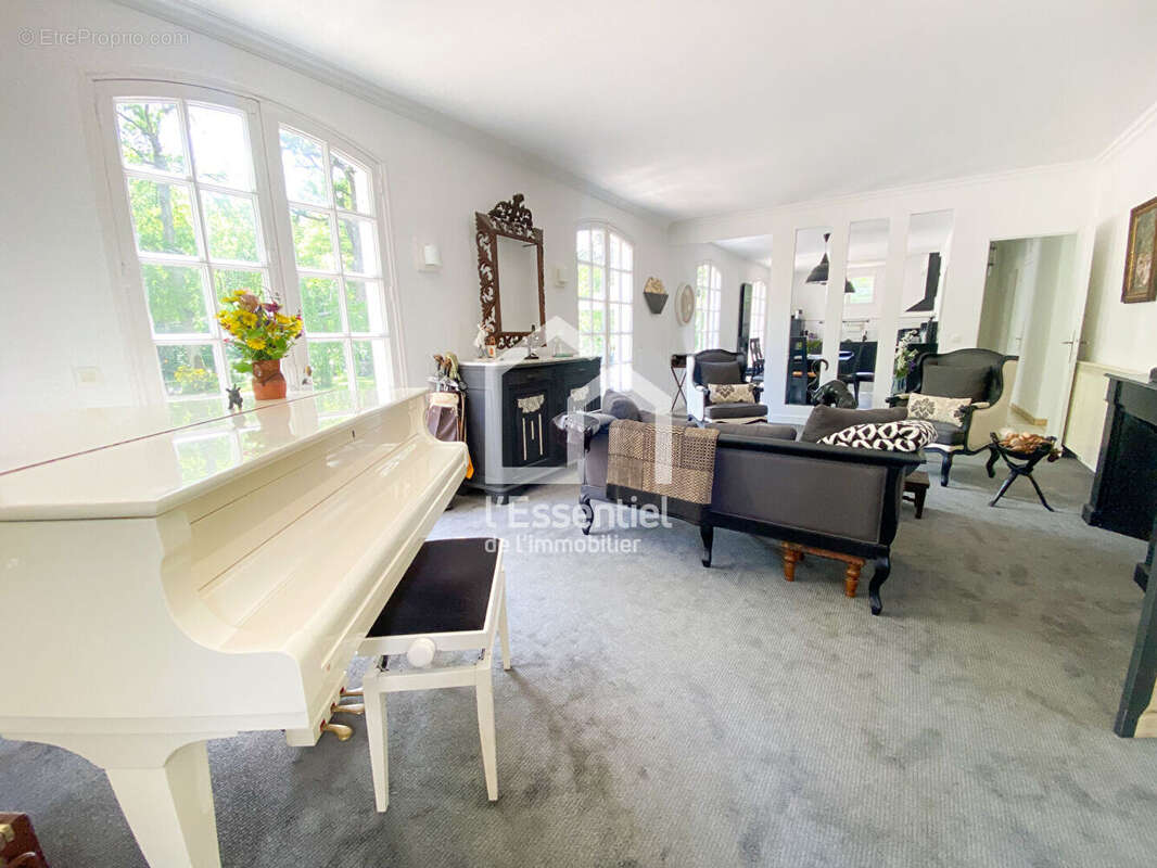 Maison à VERNEUIL-SUR-SEINE