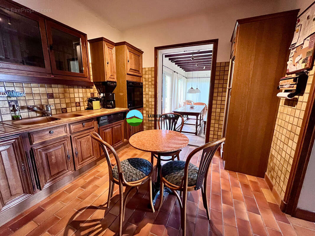 Maison à LA ROQUE-SUR-PERNES