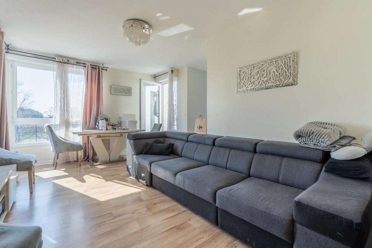 Appartement à DUGNY