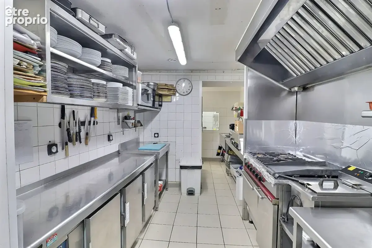A vendre fonds de commerce brasserie du midi 183 m2 en excellent etat idealement situe dans le centre ville de - photo 9