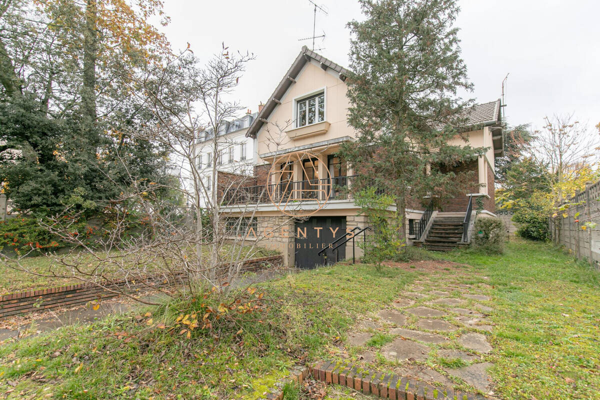 Maison à SAINT-MAUR-DES-FOSSES