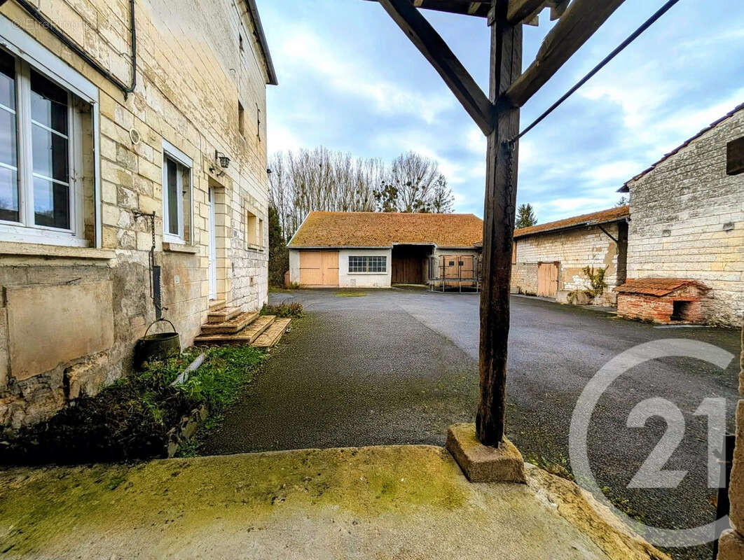 Maison à ECURY-SUR-COOLE