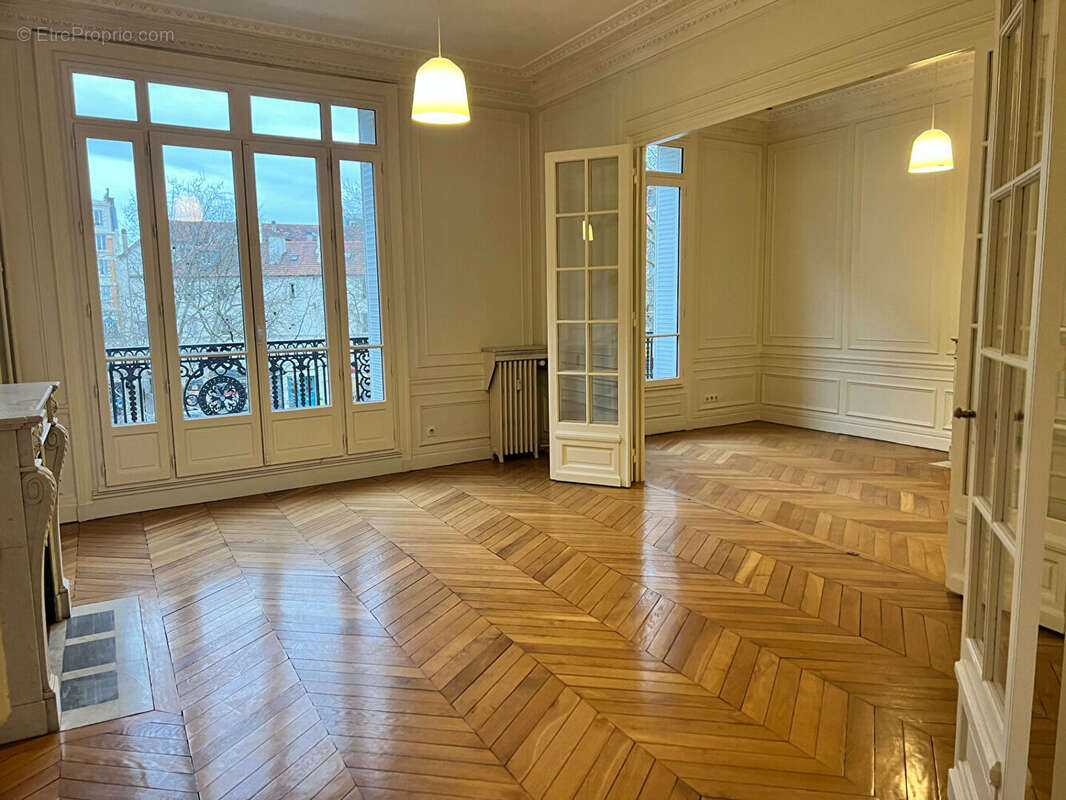 Appartement à PARIS-14E