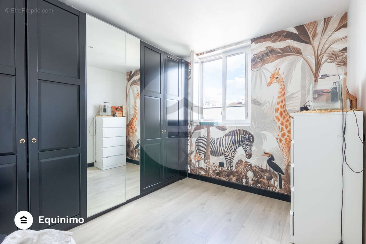 Appartement à LES LILAS